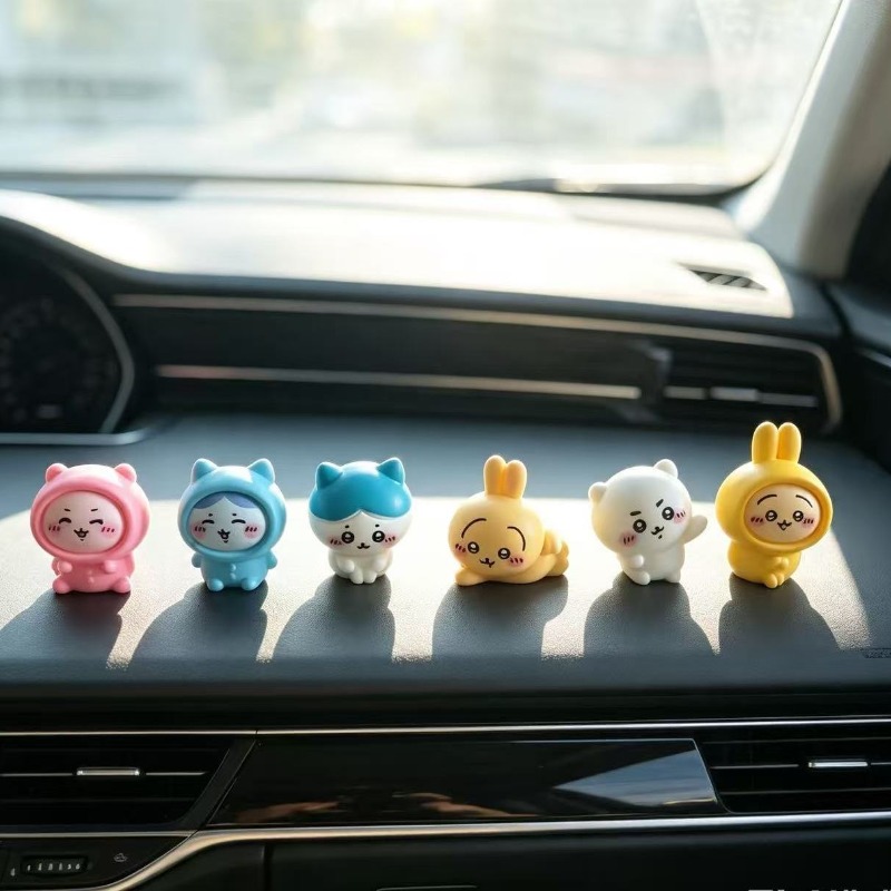 Car Accessories Japanese - Mini statuetta di Chiikawa, simpatico ornamento